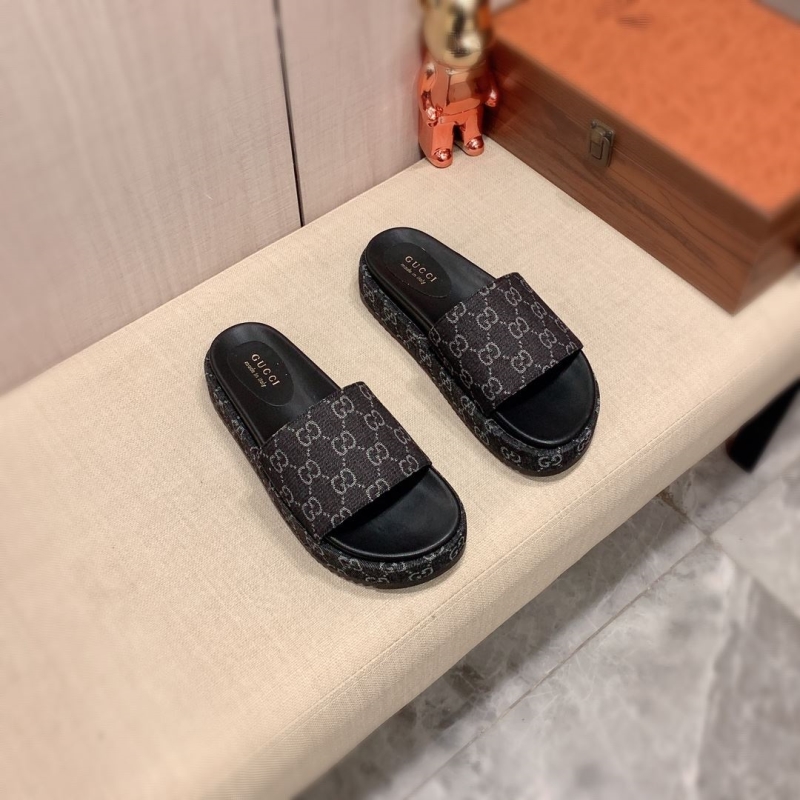 G*u*i slippers